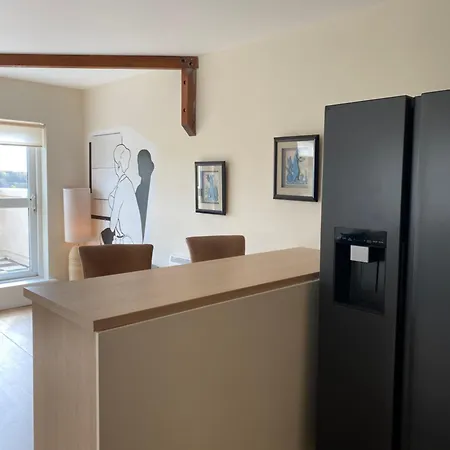 7 Bay Apartment *